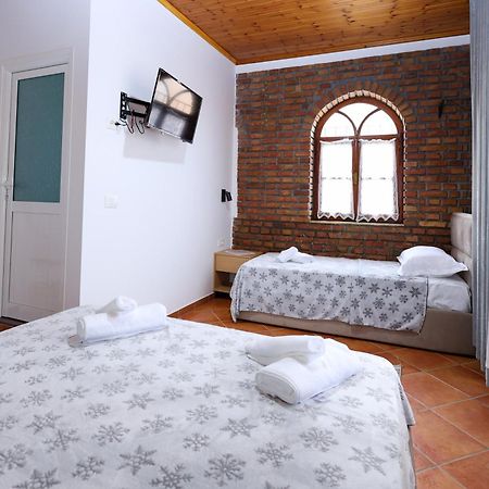 Hotel Boutique Buzi Berat Exterior photo