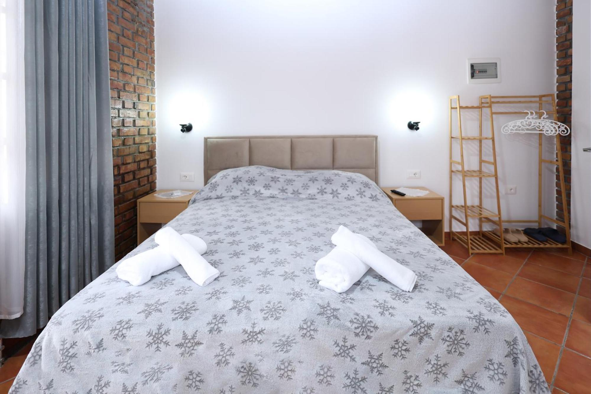Hotel Boutique Buzi Berat Exterior photo