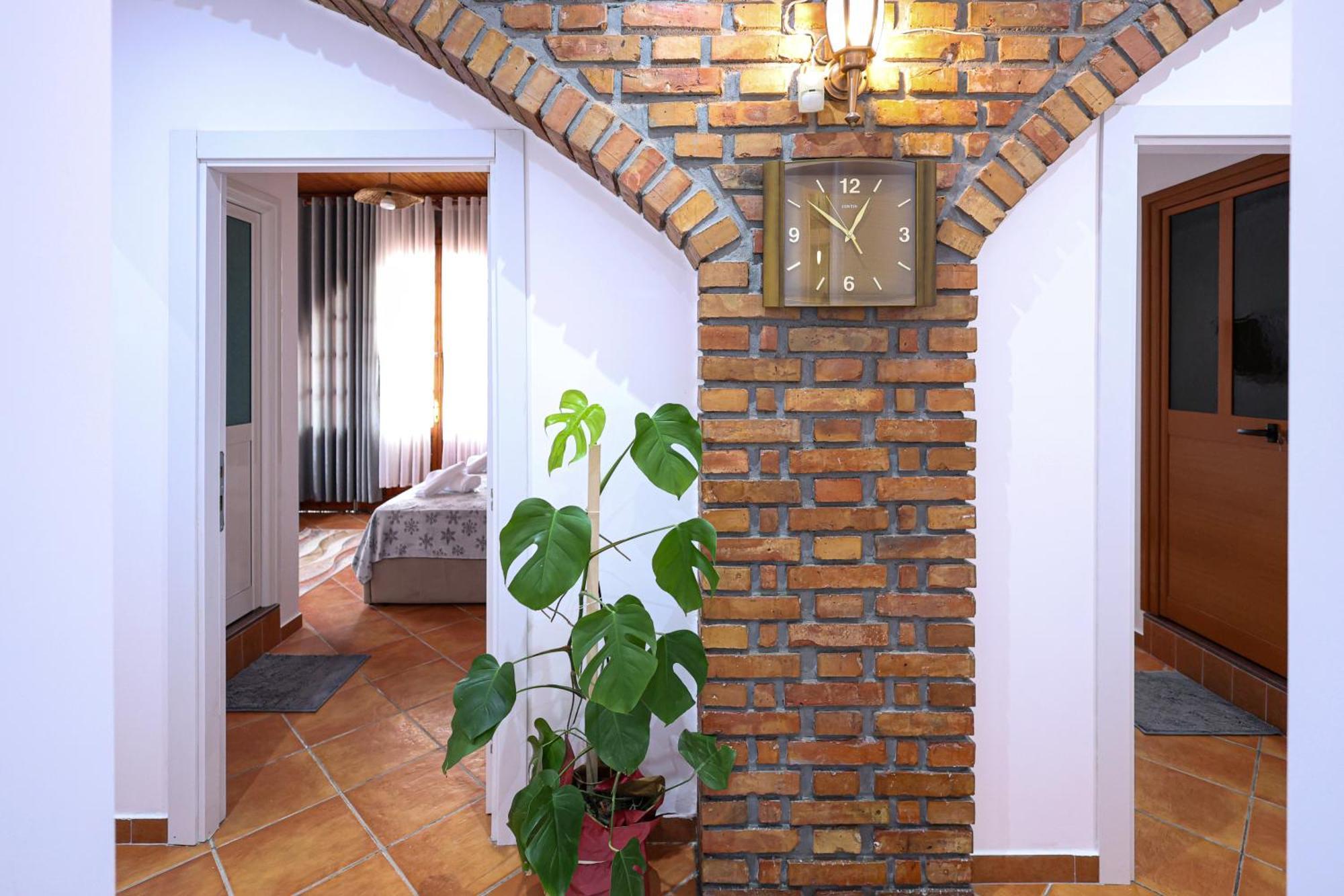 Hotel Boutique Buzi Berat Exterior photo